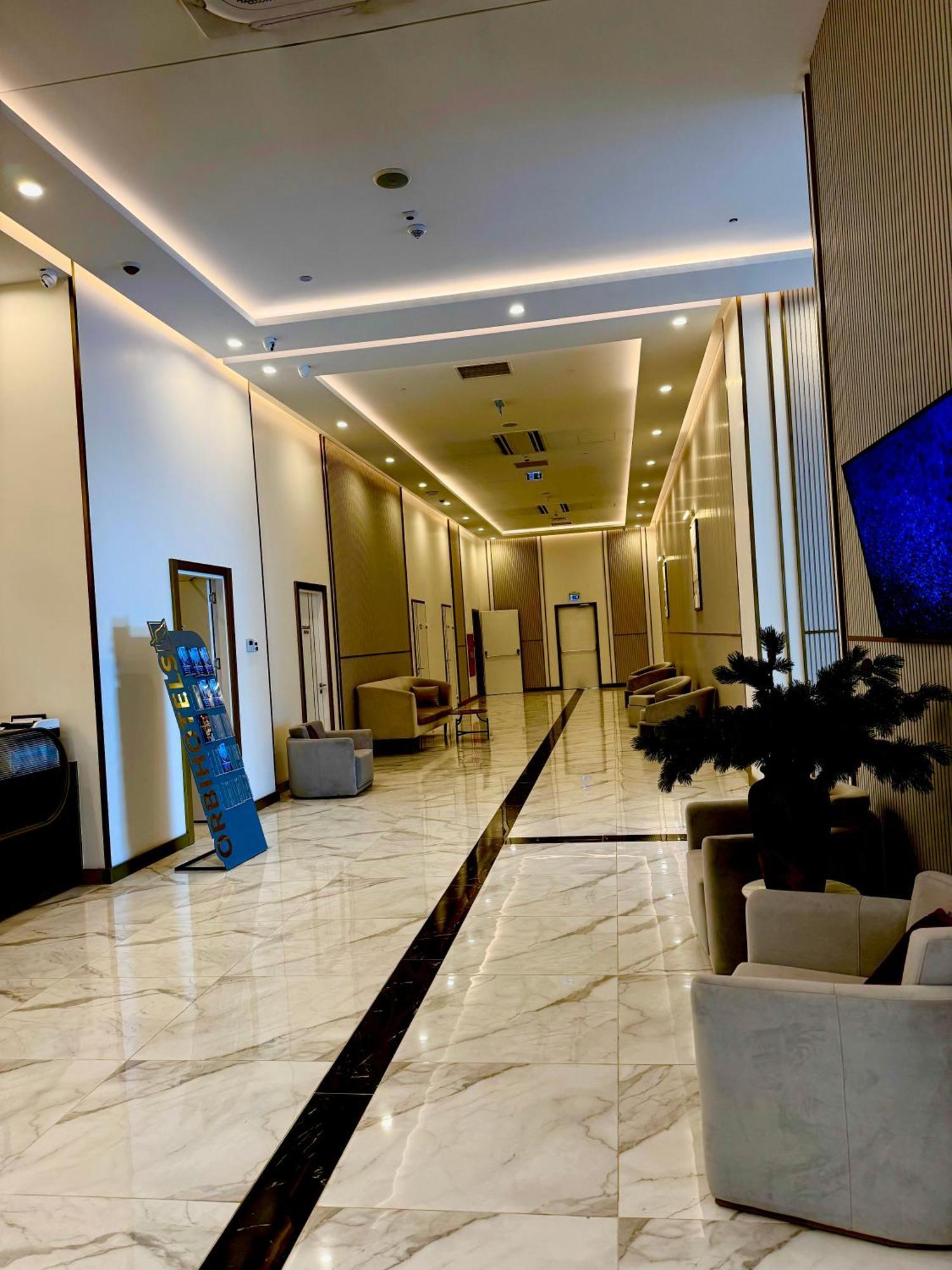 Vip Orbi Sea View * באטומי