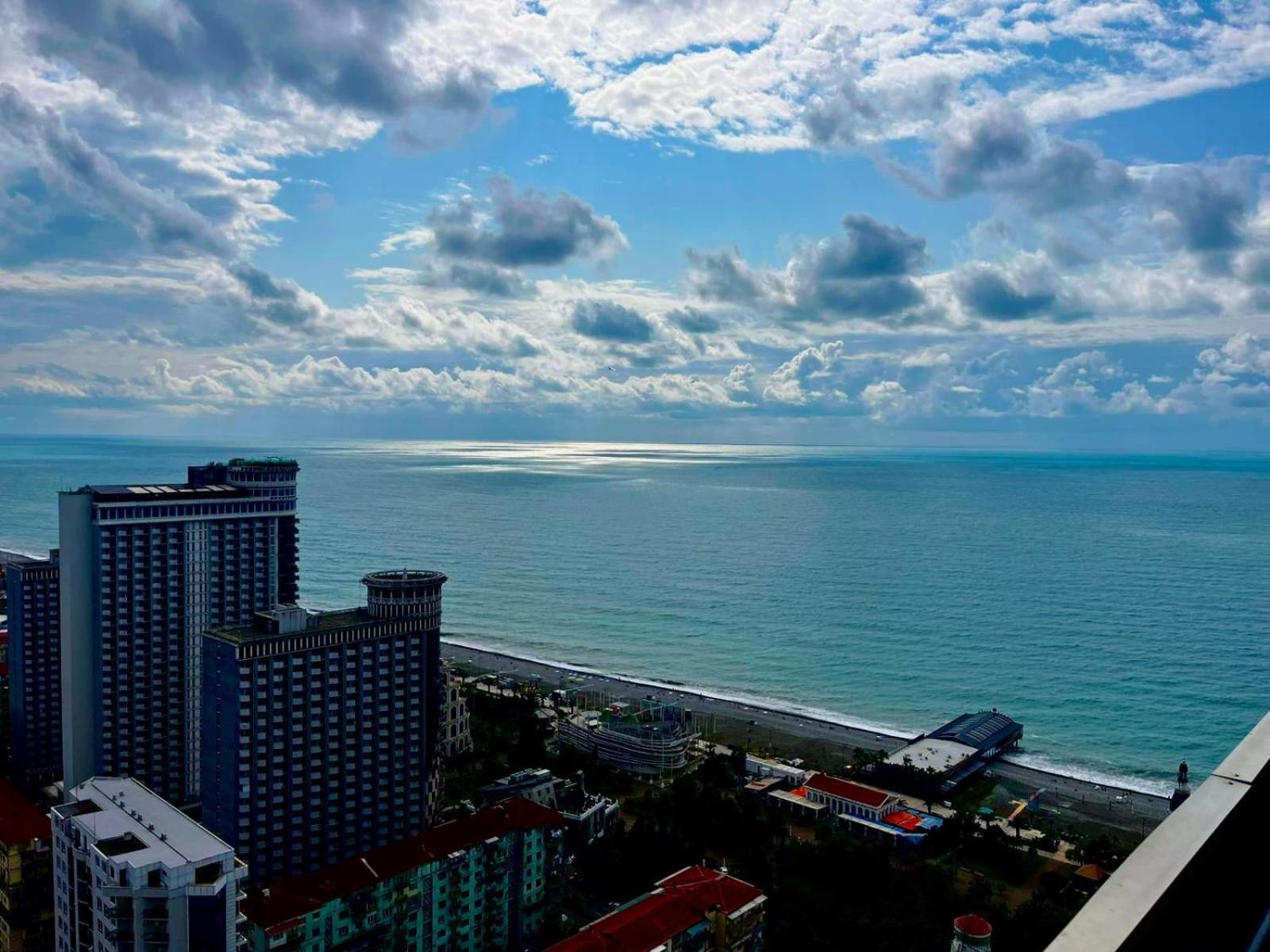Vip Orbi Sea View Апартаменти *